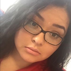 Meet your Posher, Estefania